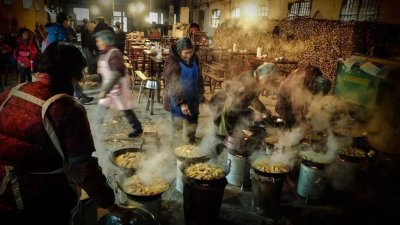 徽州名菜一品锅是人们冬季常吃的美食做法是把