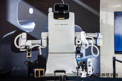 工业具身智能矩阵成型!普罗宇宙发布大白机器