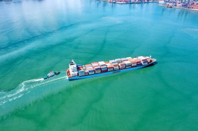 绿联科技筹备港交所上市;小鹏公布中东非市场