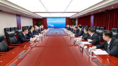 上海振华重工集团与上海打捞局举行项目签约仪