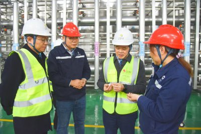 廖应灿到伶利制糖公司调研