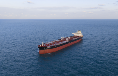 交船开门红 外高桥造船15.8万吨原油轮“海洋双子