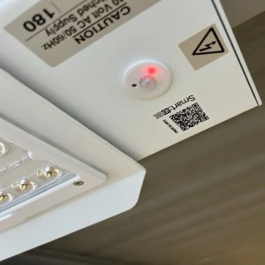 英飞特电子点亮盖特威克机场智慧停车场