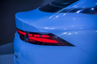 智能投影大灯量产上车！星宇车灯