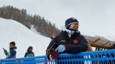 徐梦桃疑似晒出荣耀Magic V6：采用标志性大圆形镜