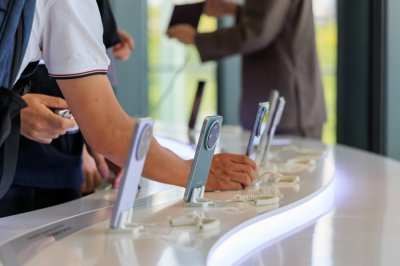 从工具到智能体：手机涨价背后的