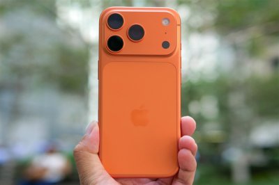 苹果iPhone 18 Pro新增深红色:友商也在打样了
