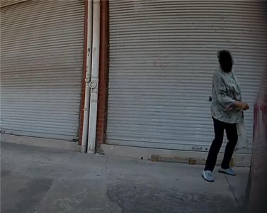 小米SU7遭老人恶意划车定损5千元！车主晒停车照