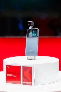 全球首款机器人手机 荣耀Robot Phone高清真机图出
