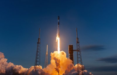 SpaceX"星落"返回舱完成首飞:近地轨道可携带