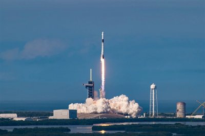 SpaceX正式纳入纳斯达克100指数 市值已蒸发8千亿美