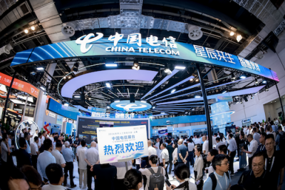 直击WAIC 2026中国电信展台，斩获大奖的智传网是