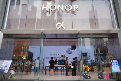 荣耀阿尔法全球旗舰店焕新启幕 打造沉浸式AI科