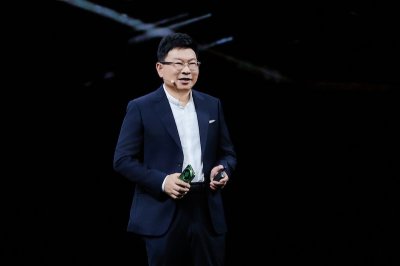 华为Mate 90系列正式发布:逻辑折叠τ芯片+12000n