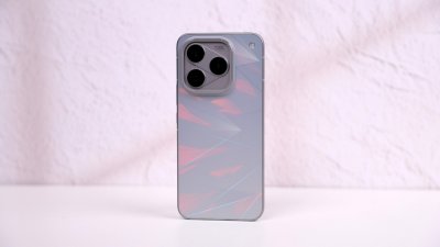 珠峰屏+双芯+8400mAh：iQOO 16 深度评测，“标准版