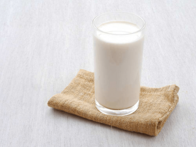 有说法称奶皮越厚牛奶的营养价值越高是真的吗