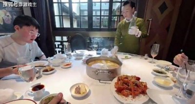 Uzi和G2打训练赛，老RNG被提及，Theshy和Rookie加盟