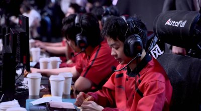 LPL涅槃之王诞生，FPX辅助登顶成功