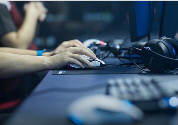 伟创电气：12月17日持仓该股ETF资金净流入177.98万